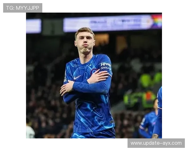 切尔西反抢速度极快，帕尔默远射稍偏