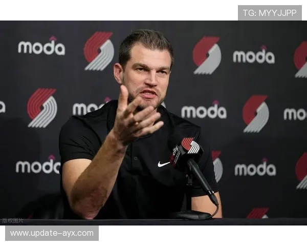 主教练战术轮换引争议,球迷意见分裂,主教练转会 主教练战术轮换引争议,球迷意见分裂,主教练转会